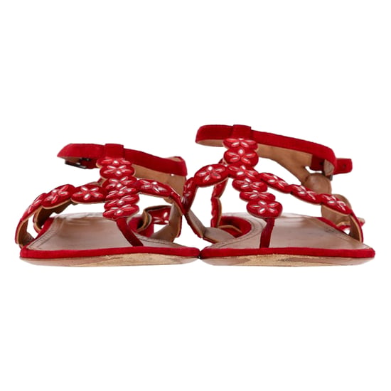 Alaïa Flower Lasercut Riemensandalen mit Flachsohle aus rotem Wildleder - Image 2