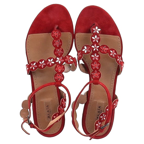 Alaïa Flower Lasercut Riemensandalen mit Flachsohle aus rotem Wildleder - Image 3
