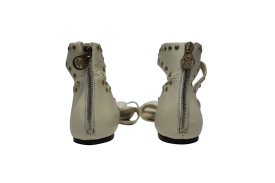 Charlotte Olympia – Sandalen mit Nieten und Sternen aus weißem Kalbsleder - Image 4