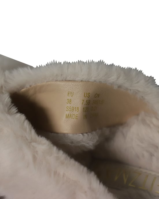 Stuart Weitzman – Roza Lift Slides-Sandalen aus cremefarbenem Kunstfell - Image 6