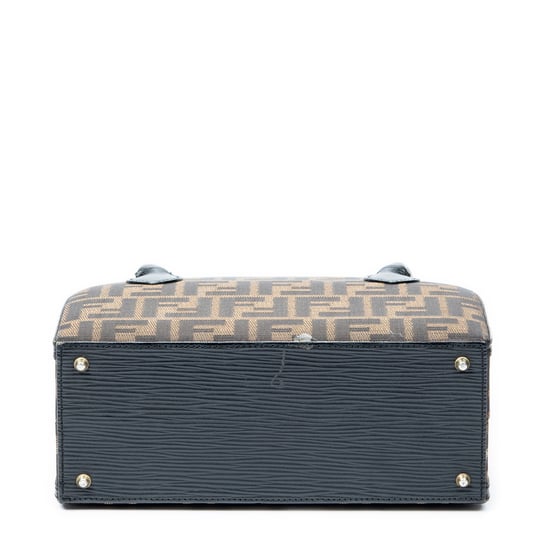 Frame Vanity Top Handle Handtasche - Image 6