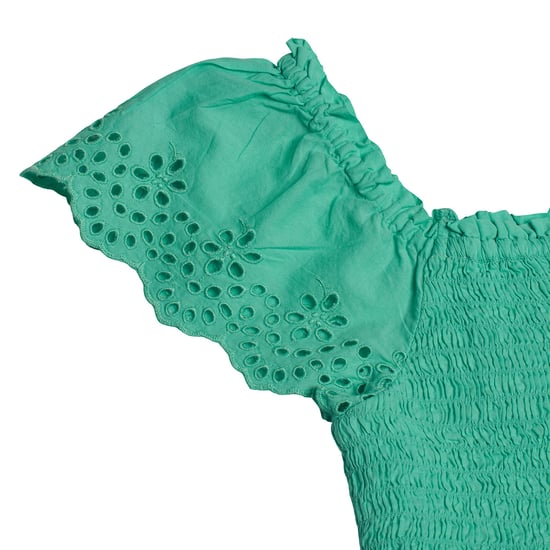 Kurze Bluse mit gestickten Ösen 557992 für Mädchen - Image 2
