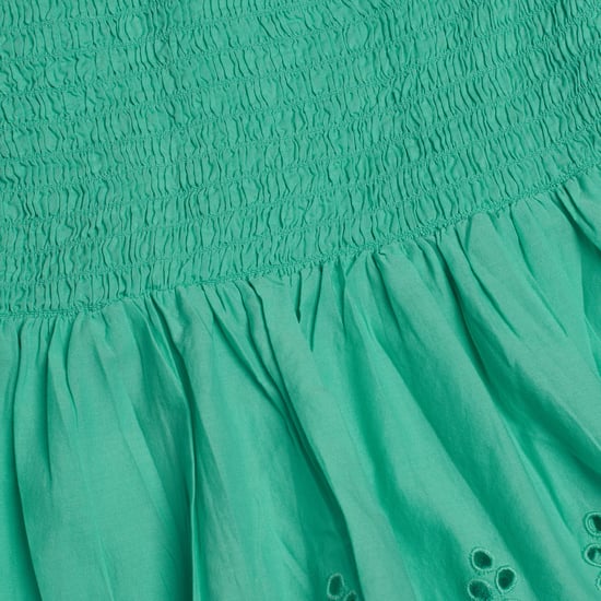 Kurze Bluse mit gestickten Ösen 557992 für Mädchen - Image 4