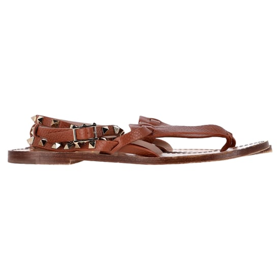 Valentino Garavani Rockstud T-Riemen-Flatsandalen aus braunem Leder - Image 1