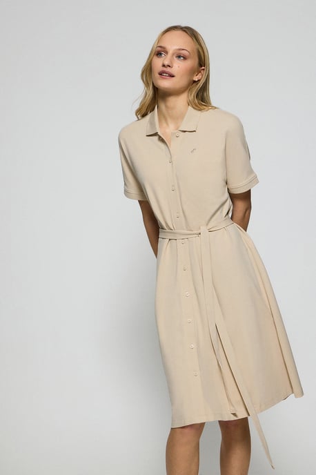 Geknöpftes Kleid beige mit gesticktem PC-Logo - Image 1