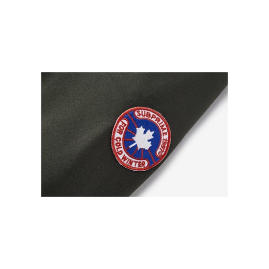 Subprime-Parka für Frauen. Der Parka besteht aus hochwertigem Polyester und hat ein warmes Innenfutter. Er ist ideal für die kalten Wintermonate. Der Pelzkragen besteht aus Kunstpelz und ist abnehmbar. Die Jacke hat einen Reißverschluss von oben nach unte - Image 4