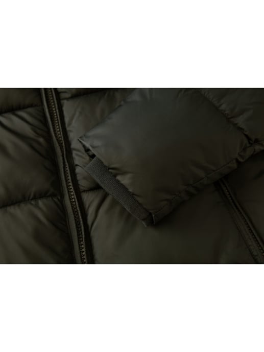 Winterjacke für Männer von der Marke Ballin Est. 2013. Die Jacke besteht aus hochwertigem Polyester und hat eine normale Passform. Die Jacke hat einen Reißverschluss von oben nach unten und lässt sich leicht auf dem Fahrrad, Moped oder Roller tragen. - Image 5