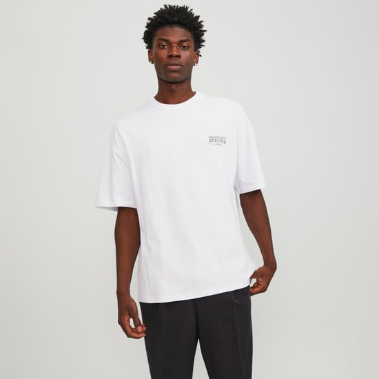 Herren-T-Shirt der Marke Jack & Jones. Das Shirt besteht aus hochwertiger Baumwolle und ist wunderbar angenehm zu tragen.  Marke: Jack & JonesModellname: Santorini Oversize Fit Tee Kategorie: men's tee ssMaterialien: BaumwolleFarbe: weiß - Image 3