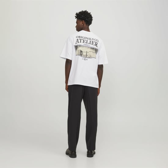 Herren-T-Shirt der Marke Jack & Jones. Das Shirt besteht aus hochwertiger Baumwolle und ist wunderbar angenehm zu tragen.  Marke: Jack & JonesModellname: Santorini Oversize Fit Tee Kategorie: men's tee ssMaterialien: BaumwolleFarbe: weiß - Image 4