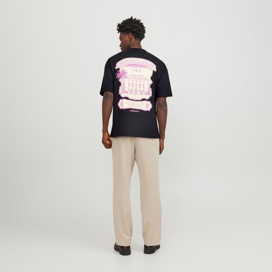 Herren-T-Shirt der Marke Jack & Jones. Das Shirt ist aus hochwertiger Baumwolle gefertigt und bietet einen hohen Tragekomfort. Marke: Jack & JonesModellname: Santorini Oversize Fit Tee Kategorie: men's tee ssMaterialien: BaumwolleFarbe: schwarz - Image 4