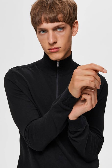 GBDieses T-Shirt für Damen von SELECTED HOMME ist aus Baumwolle gefertigt. Das Modell hat einen schönen Schnitt und lange Beine. Das Kleidungsstück ist mit einem Reißverschluss versehen.Details zu diesem Kleidungsstück: SLHBERG - Image 4