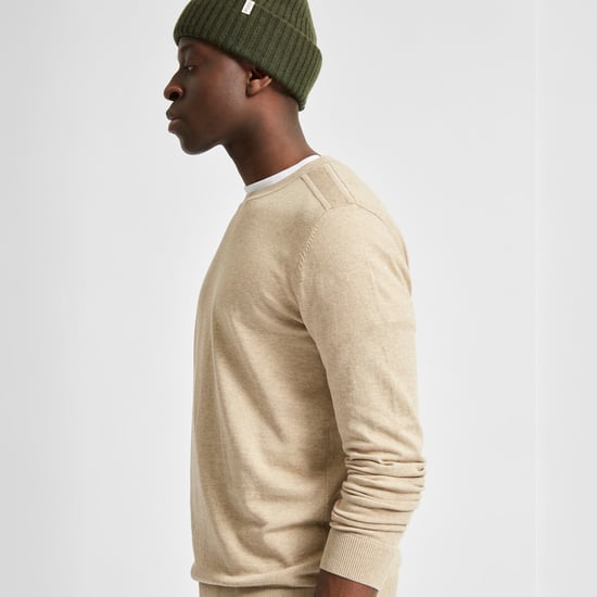Ausgewählter Berg Pullover Crew Neck für Herren. Der Berg Pullover Crew Neck ist aus Baumwolle gefertigt und hat eine schöne enge Passform.  Marke: SelectedModellname: Berg Pullover Crew NeckKategorie: HerrenpulloverMaterialien: BaumwolleFarbe: kelp beige - Image 3