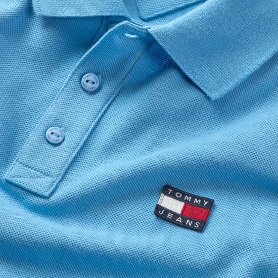 GBDieses Polo für Herren von Tommy Jeans ist aus Kartoffeln gefertigt. Das Modell hat ein klassisches Design und eine gute Passform. - Image 3