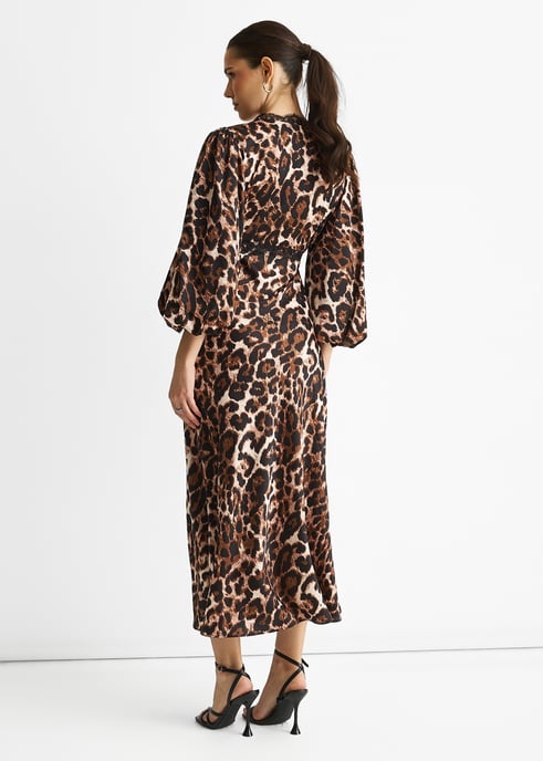 Braunes Midikleid mit Spitzenbesatz aus Satin in Tierform - Image 4