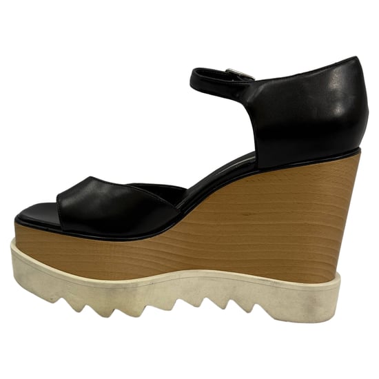 Stella McCartney Plateau-Sandalen „Elyse“ mit Keilabsatz aus schwarzem Leder - Image 4