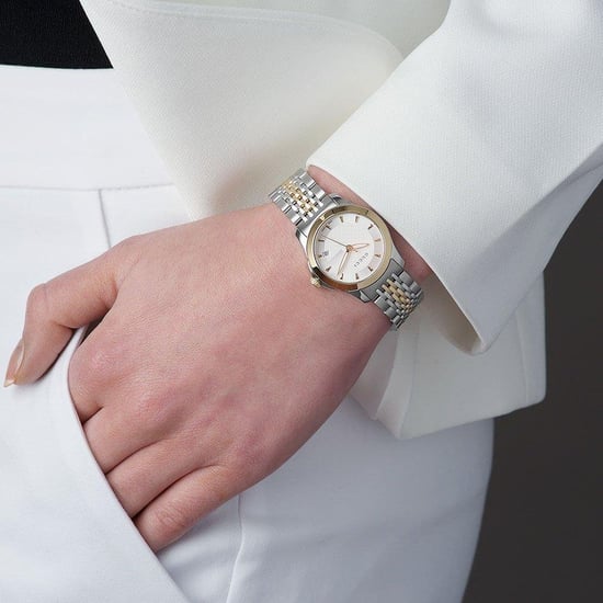 Gucci G-Timeless YA126511 Zweifarbige Damenuhr - Elegant und vielseitig - Image 3