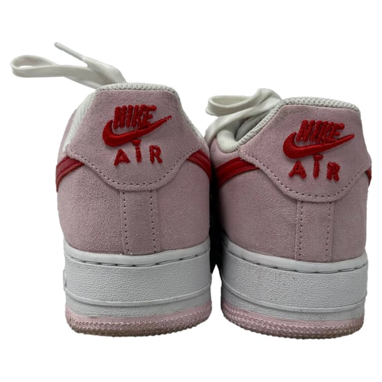 Nike Air Force 1 Low 'Valentinstag Liebesbrief' Sneakers aus rosa Wildleder - Image 4