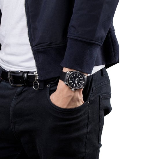 Gucci Dive Schwarze Herrenuhr YA136204 - Stilvoller und langlebiger Zeitmesser - Image 3