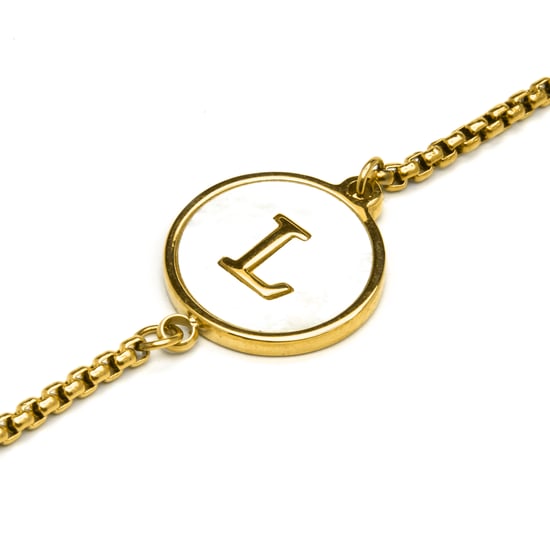 Luxenter-Armband aus weißem Perlmutt in 18 Karat Gelbgold - Alphabet - Image 4