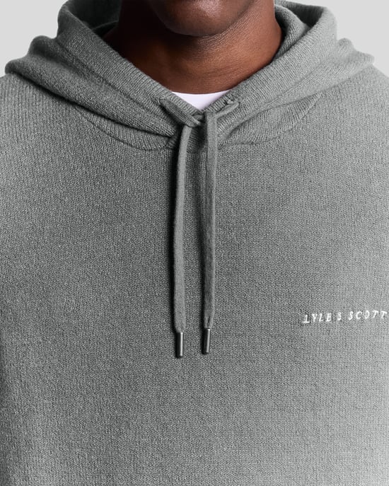 Lyle & Scott – Gestrickter Kapuzenpullover mit Schriftzug – Grau - Image 3