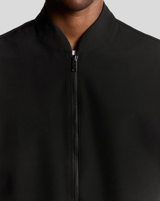 Lyle & Scott Technical Stretch Softshell-Weste – Schwarz - Image 3