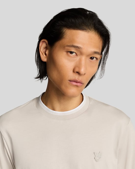 Lyle & Scott T-Shirt aus superfeiner Baumwolle mit Zierstreifen – Sand - Image 4
