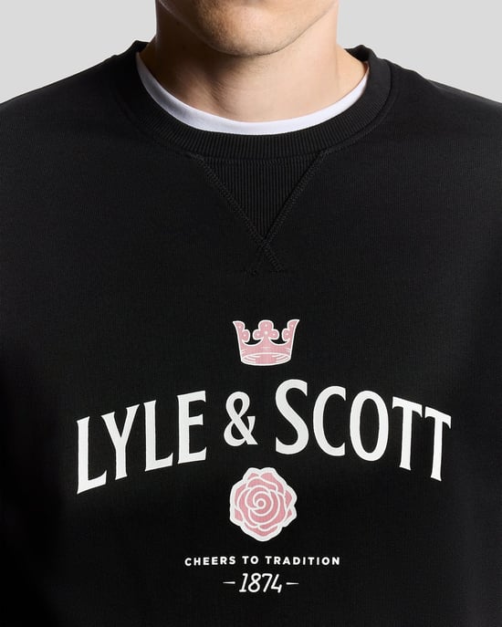 Lyle & Scott Cheers Grafik Rundhals Sweatshirt - Schwarz - Image 3