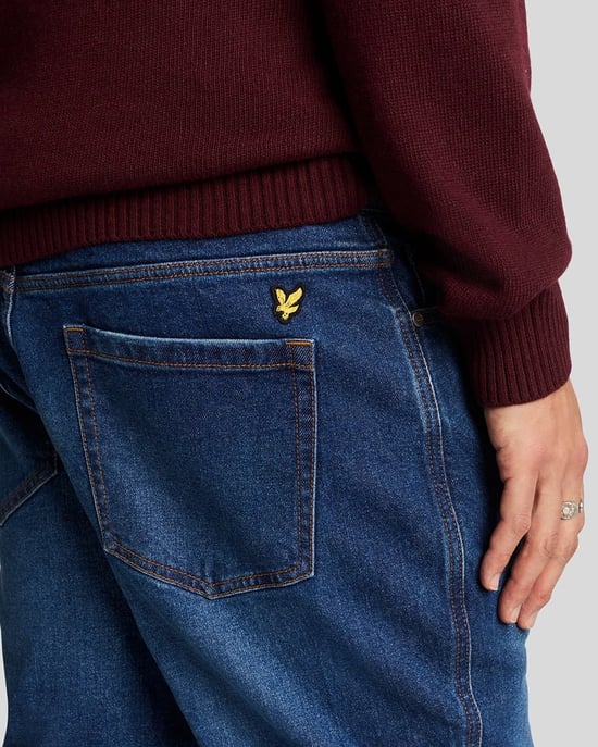 Lyle & Scott – Tapered-Jeans in normaler Passform – Blau - Image 4