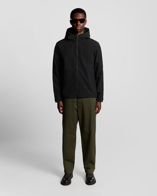 Lyle & Scott Technische Stretch-Softshelljacke – Schwarz - Image 2