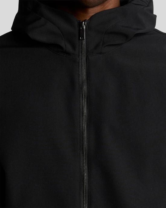 Lyle & Scott Technische Stretch-Softshelljacke – Schwarz - Image 3