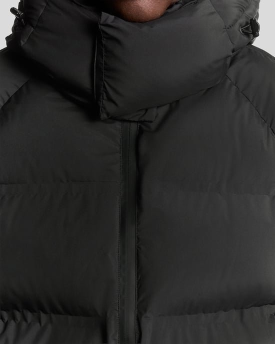 Lyle & Scott Schwere Pufferjacke mit Kapuze – Schwarz - Image 3
