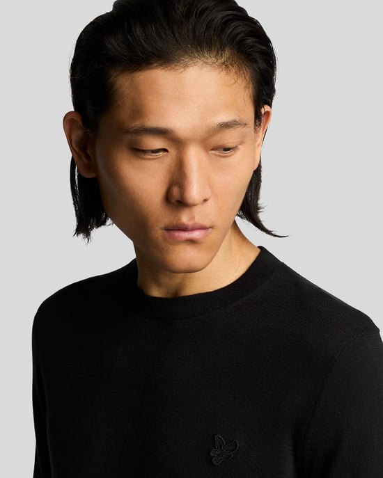 Lyle & Scott – Rundhalspullover aus superfeiner Baumwolle – Schwarz - Image 4