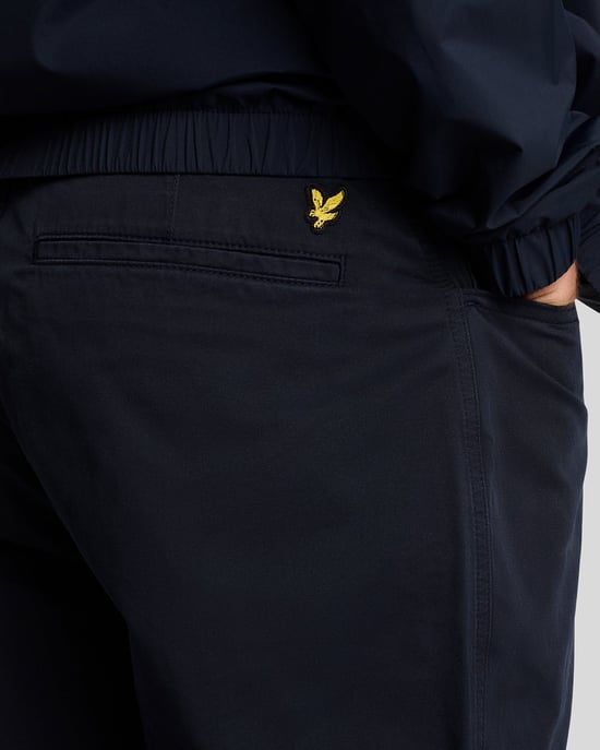 Lyle & Scott Chino mit fünf Taschen – Marineblau - Image 4