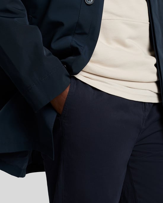 Lyle & Scott Kordelzug Tapered Chino - Marineblau - Image 4