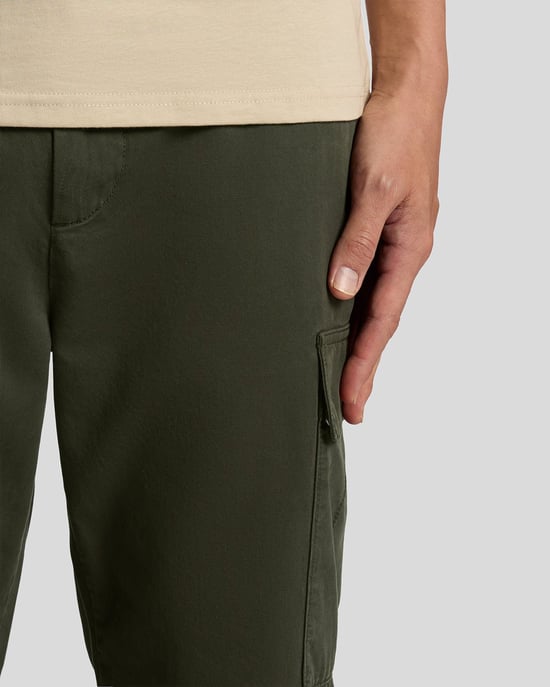 Lyle & Scott Cargohose mit Taschen - Grün - Image 3