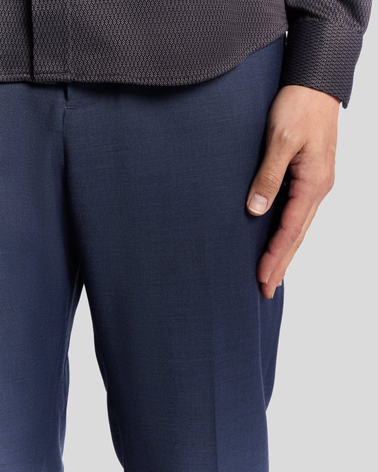 Lyle & Scott – Bundfaltenhose aus Haifischhaut – Schwarz - Image 3