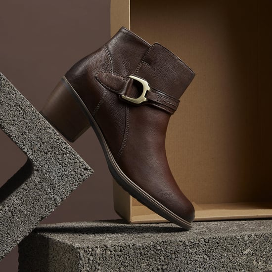 Neva Schnalle Stiefel in Britischem Braun - Image 4