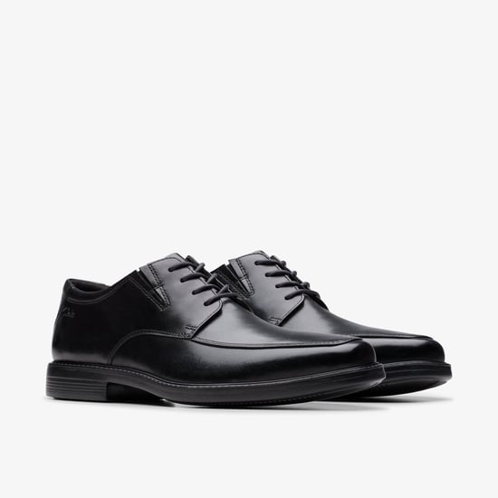 Cosgrove Schürze Schwarze Lederschuhe - Image 4
