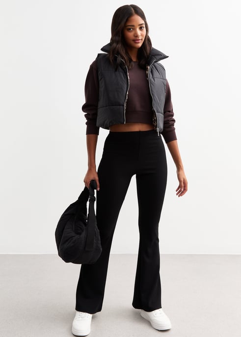 Schwarzer Kontrast Tier gepolstert Crop Gilet - Image 1
