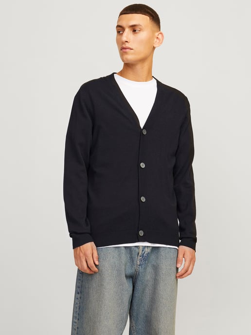 Herrenstrickjacke der Marke Jack & Jones. Die Strickjacke ist aus hochwertiger Baumwolle und Polyester gefertigt. Die feine Mischung dieser Materialien sorgt für einen herrlich warmen Tragekomfort.  Marke: Jack & JonesModellname: Emil Knit Button Cardigan - Image 2