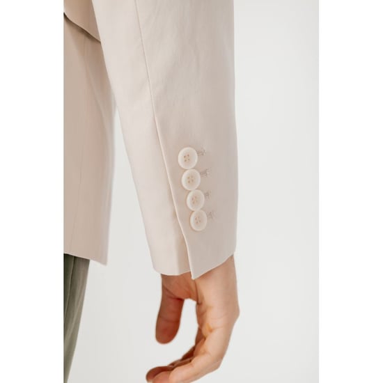 Beiger Blazer im lässigen Stil - Image 4