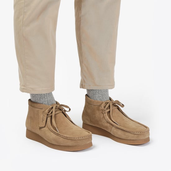 Clarks Originals WallabeeEVO BT Dunkelsand Wildlederstiefel - Image 2