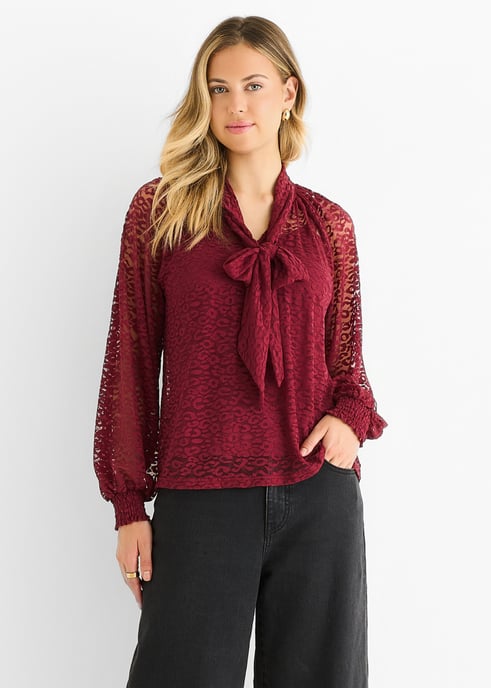 Burgunderrote Bluse mit Tiermuster und Spitzenkragen - Image 2