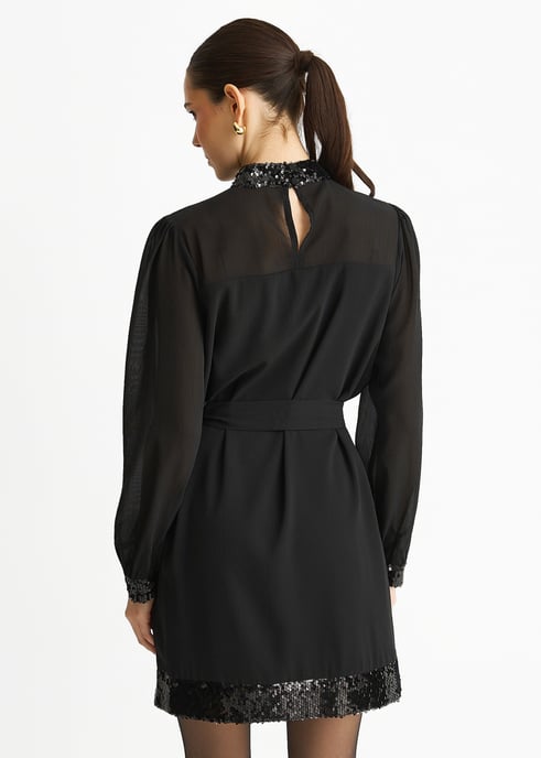 Schwarzes Minikleid mit Paillettenbesatz und hohem Gürtelausschnitt - Image 4