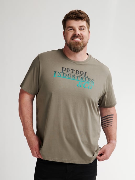 Petrol Industries - T-Shirt mit Aufdruck in Plus Size Rockport Herren - Grün - Image 3