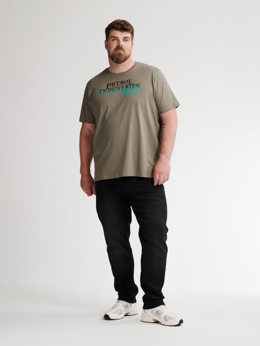 Petrol Industries - T-Shirt mit Aufdruck in Plus Size Rockport Herren - Grün - Image 5