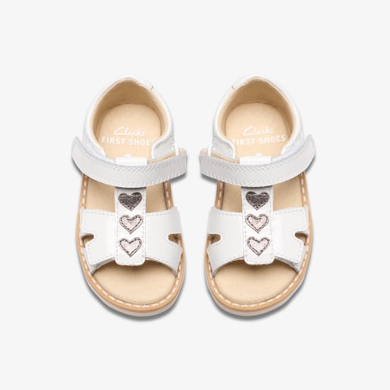 Crown Skip T. Weiße Patent Sandalen - Image 6