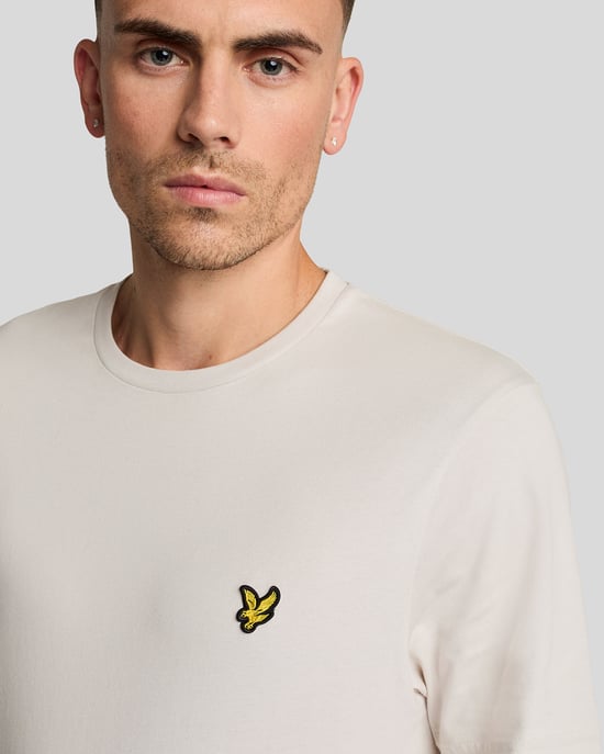 Lyle & Scott Baumwoll-T-Shirt mit Rundhalsausschnitt – Sand - Image 4