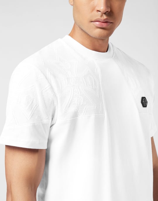 Round Neck T-Shirt Jacquard Crest Cut - Image 3