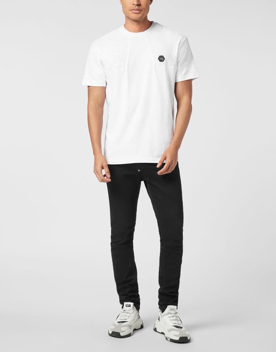 Round Neck T-Shirt Jacquard Crest Cut - Image 4